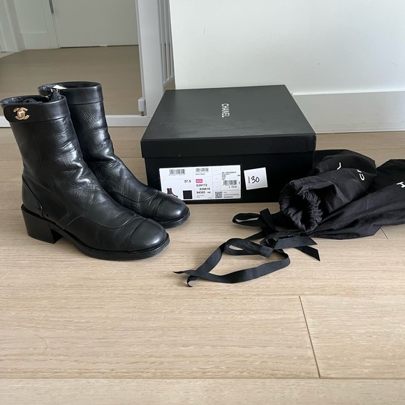Chanel Short Leather Ankle Boots size 37.5 (US 6.5) authentic Chanel - Picture 7 of 8